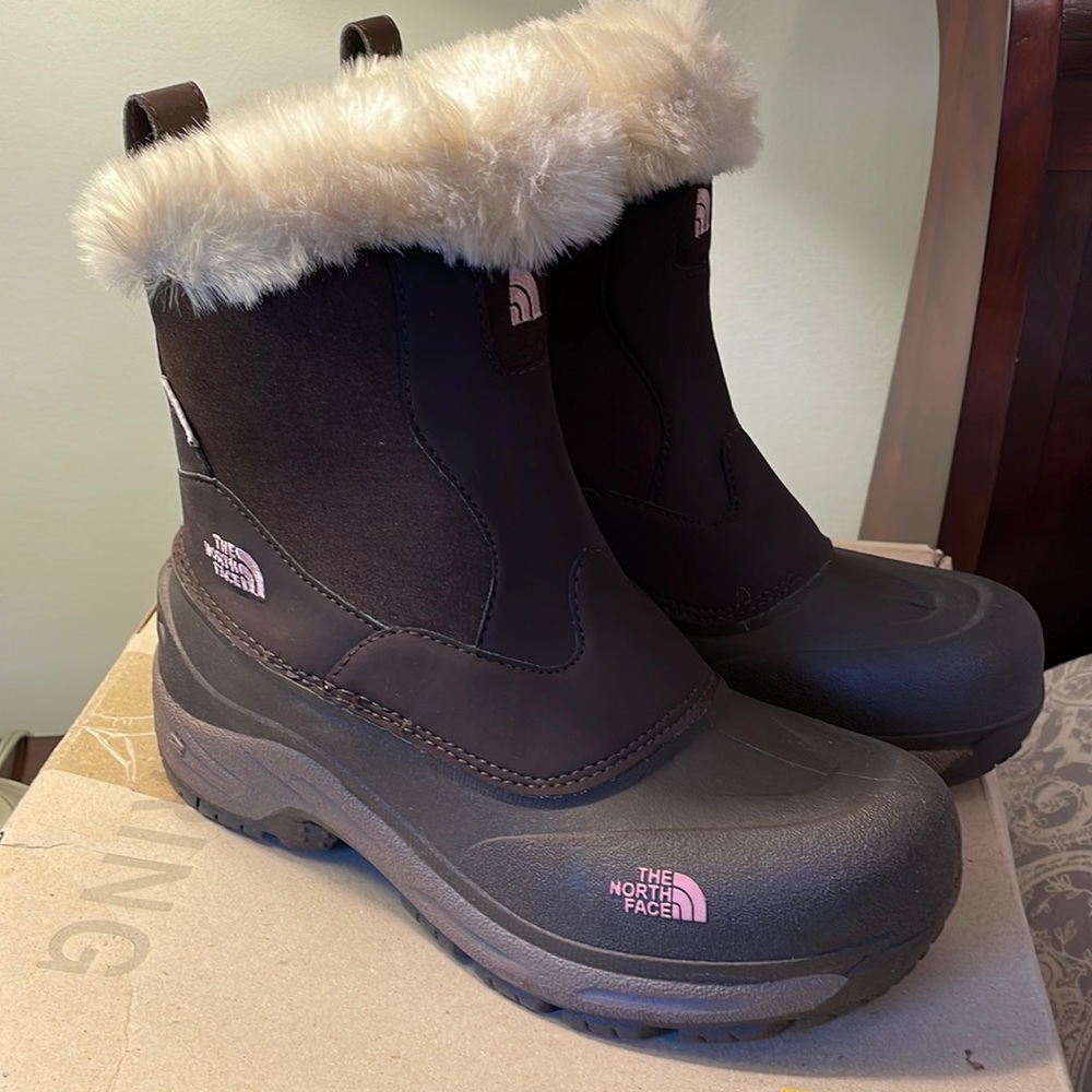 New box Girls Size 6 The North Face Greenland zip winter snow boots. Brown Pink